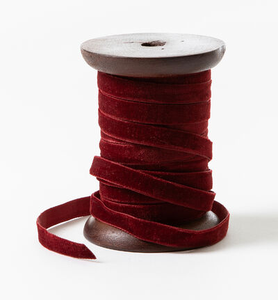 Dekorbånd mørk rød fløyel 10 mm Dekorbånd mørk rød fløyel 10 mm